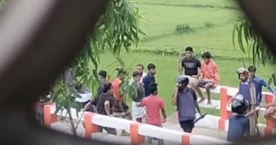 নরসিংদীতে দুই পক্ষের রক্তক্ষয়ী সংঘর্ষ: গুলিবিদ্ধ তরুণের মৃত্যু, আহত ১০