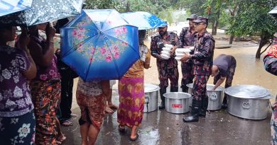 উদ্ধার তৎপরতা ও ত্রাণ বিতরণে বন্যাকবলিত ১১ জেলায় বিজিবি মোতায়েন উদ্ধার তৎপরতা ও ত্রাণ বিতরণে বন্যাকবলিত ১১ জেলায় বিজিবি মোতায়েন