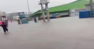 বন্যায় চট্টগ্রাম বন্দরে স্বাভাবিক কার্যক্রম ব্যাহত