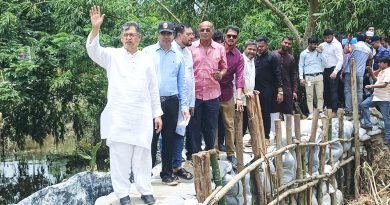 ভাঙা বেড়িবাঁধ পরিদর্শনে স্বরাষ্ট্রমন্ত্রী, স্থায়ী সমাধান ও দ্রুত সংস্কারের আশ্বাস
