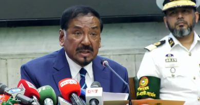 আমি রাষ্ট্রপতির দায়িত্ব গ্রহণ করেছি: সংবাদ সম্মেলনে স্পিকার হাফিজ আমি রাষ্ট্রপতির দায়িত্ব গ্রহণ করেছি: সংবাদ সম্মেলনে স্পিকার হাফিজ