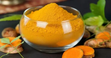 সকালে খালি পেটে এক টুকরো কাঁচা হলুদ চিবিয়ে খাওয়ার উপকারিতা