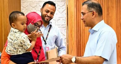 জুলাইয়ের শহীদ ও আহত পরিবারের ১০ সদস্যের হাতে নিয়োগপত্র তুলে দিলেন প্রধানমন্ত্রী জুলাইয়ের শহীদ ও আহত পরিবারের ১০ সদস্যের হাতে নিয়োগপত্র তুলে দিলেন প্রধানমন্ত্রী