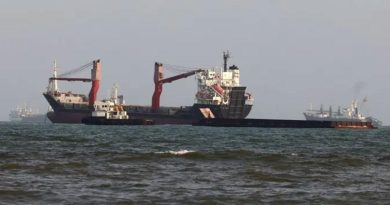 জাহাজে নতুন হামলায় হরমুজ খোলার আশা অনিশ্চিত, বাড়ছে তেলের দাম