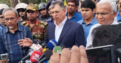 চাঁদাবাজ-সন্ত্রাসীদের না ধরলে আইনশৃঙ্খলা বাহিনীর বিরুদ্ধে পাল্টা ব্যবস্থা: স্বরাষ্ট্রমন্ত্রী চাঁদাবাজ-সন্ত্রাসীদের না ধরলে আইনশৃঙ্খলা বাহিনীর বিরুদ্ধে পাল্টা ব্যবস্থা: স্বরাষ্ট্রমন্ত্রী