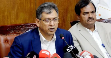 চাঁদাবাজ-সন্ত্রাসীদের ধরতে বিশেষ অভিযান জোরদার চাঁদাবাজ-সন্ত্রাসীদের ধরতে বিশেষ অভিযান জোরদার