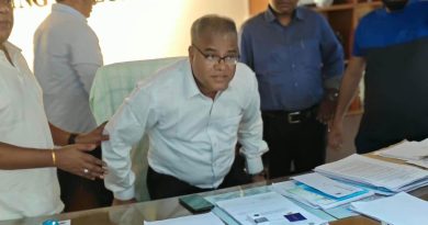 তালা ভেঙে চুয়েটের প্রশাসনিক ভবনে নতুন ভিসি
