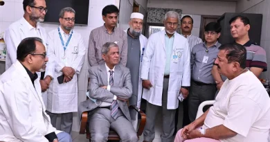 চিকিৎসাধীন ভূমিমন্ত্রীকে হাসপাতালে দেখতে গেলেন রাষ্ট্রপতি