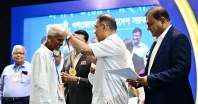 রাষ্ট্রীয় সম্মাননায় ভূষিত ১ টাকায় পড়ানো শিক্ষক লুৎফুর রহমান